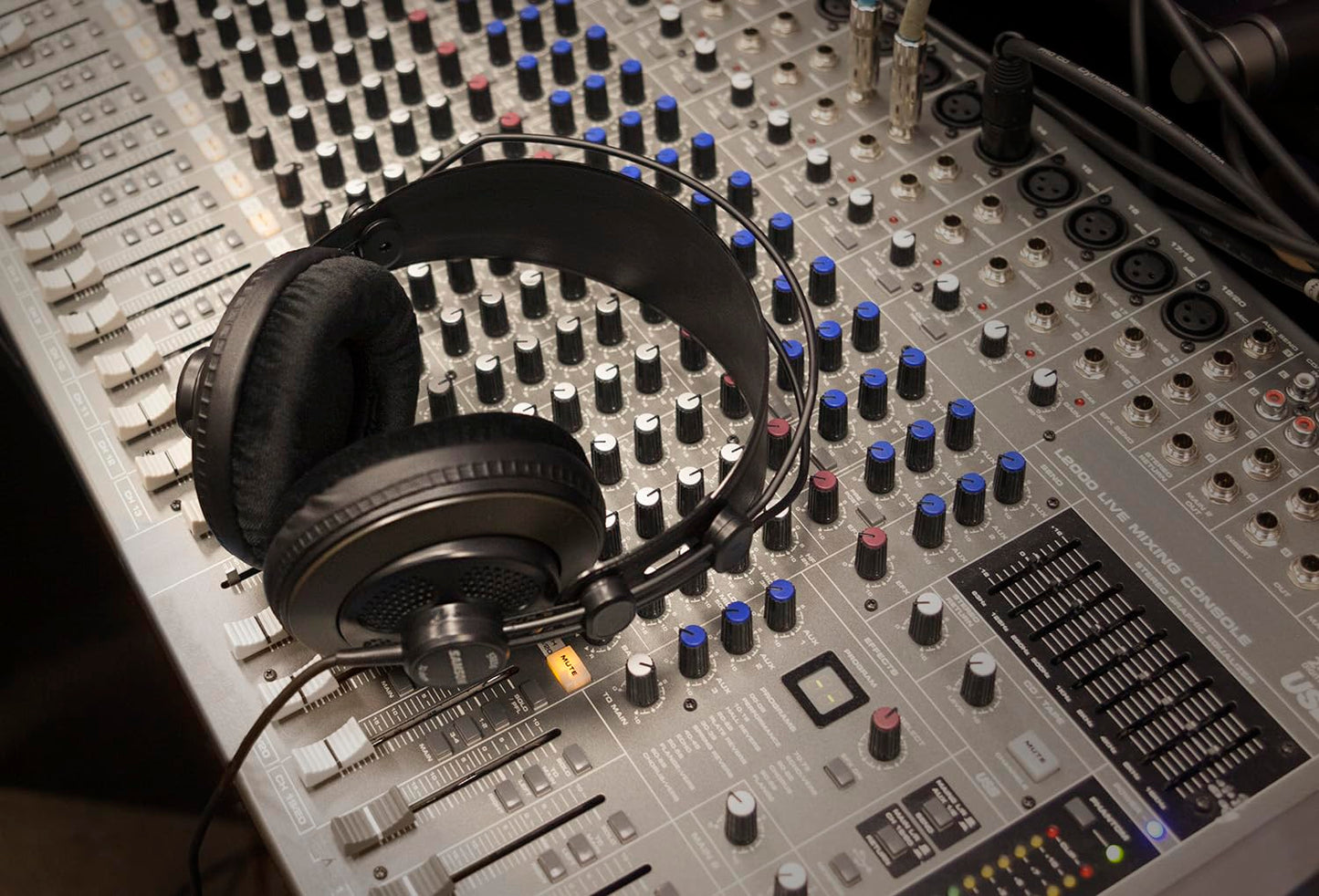 Samson SR850 Studio Wired Over Ear Headphones Without Mic (Black)