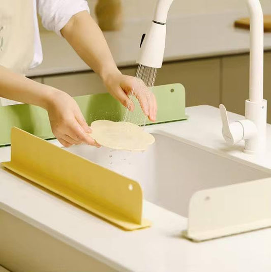 Silicone Sink Splash Guard – Waterproof Countertop Protector for Kitchen & Bathroom, 1 Pcs Anti-Splash Faucet Guard, Heat-Resistant Stove Counter Gap Cover, Easy Install Water Blocking Strip